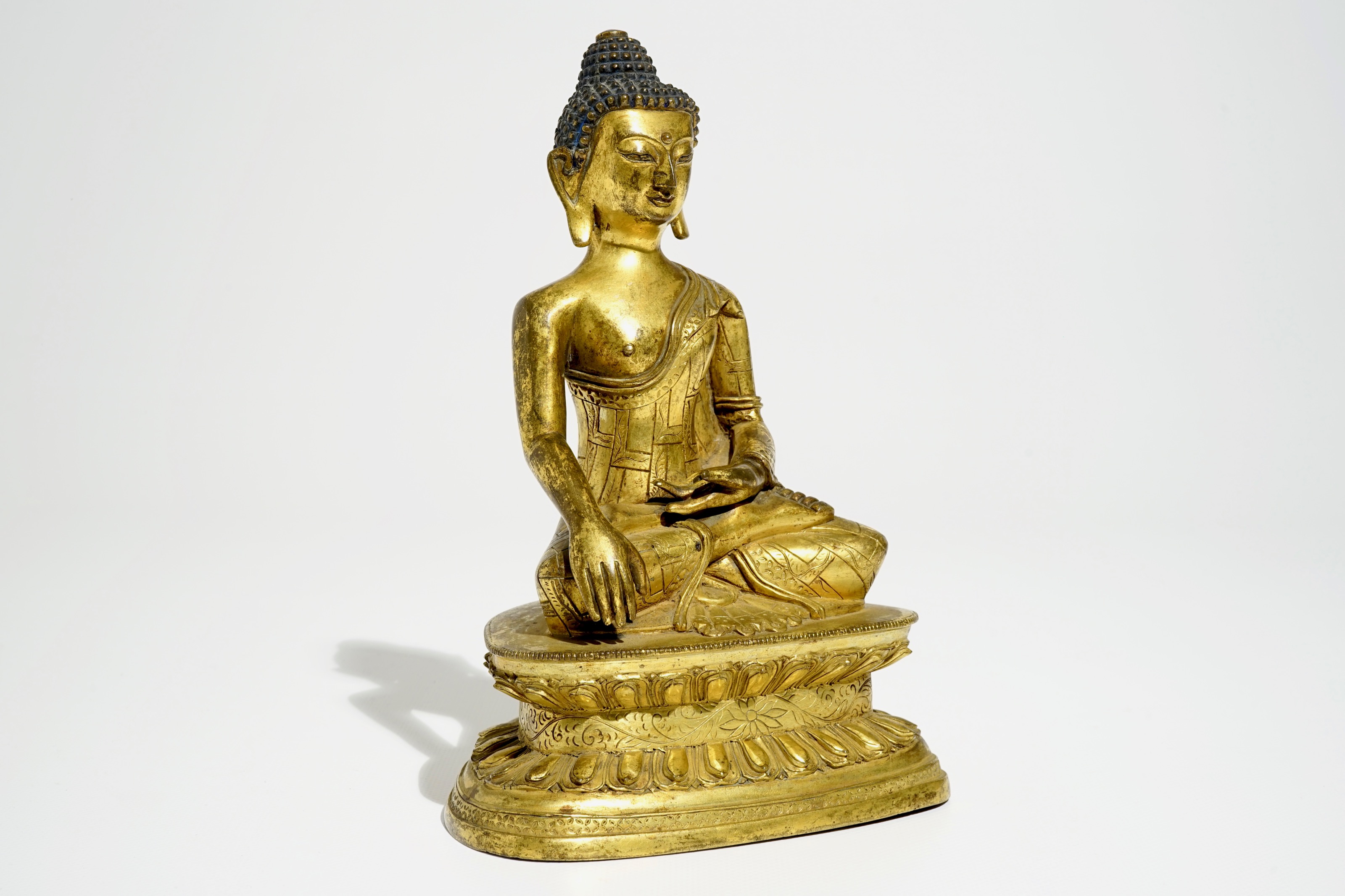 A Chinese Gilt Bronze Figure Of Buddha Th C Rob Michiels Auctions