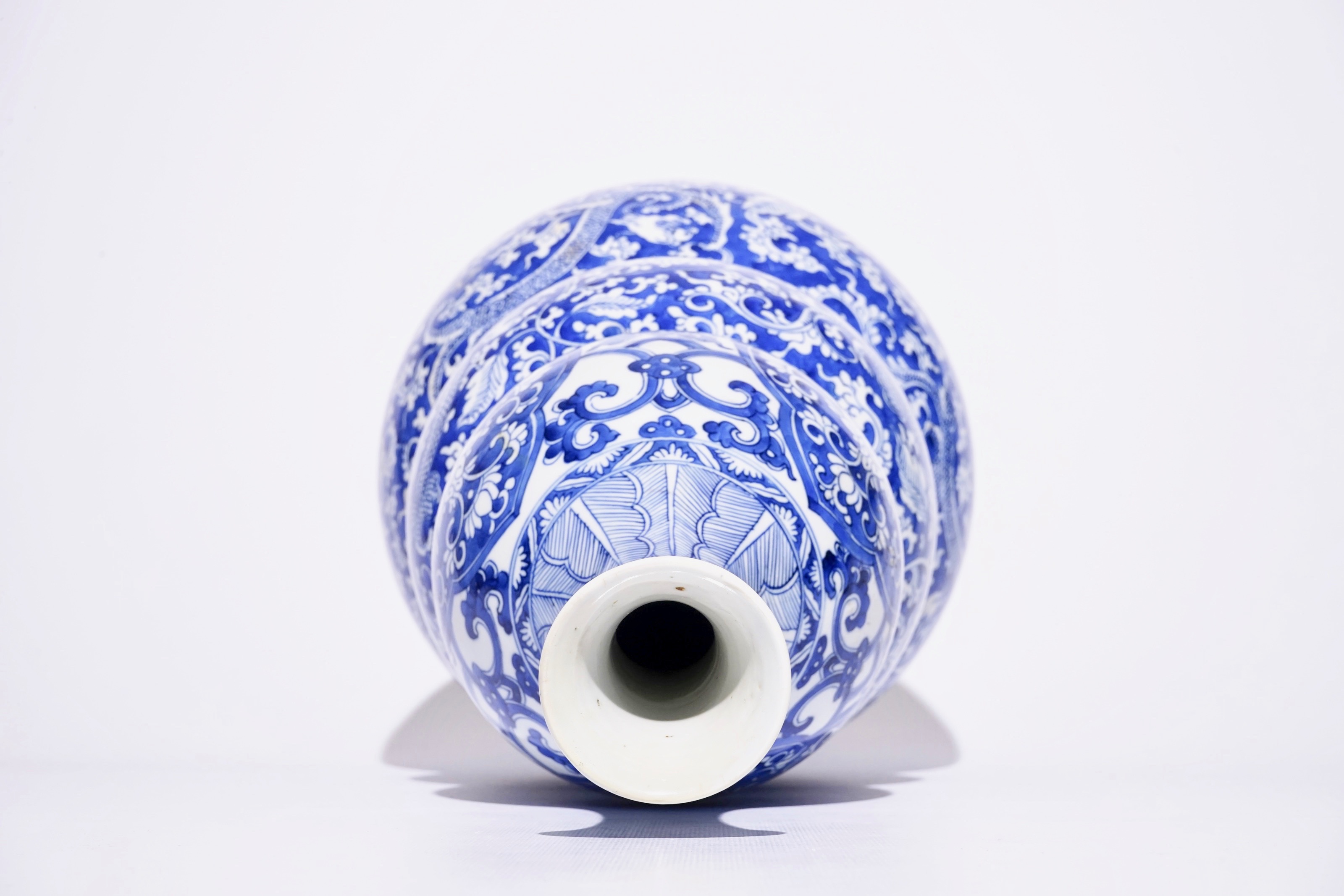 Un Grand Vase Triple Gourde En Porcelaine De Chine Bleu Et Blanc