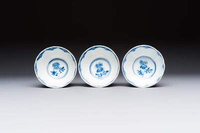 10 Chinese blue and white cups and 16 saucers, Kangxi and later — foto 14