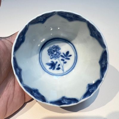 10 Chinese blue and white cups and 16 saucers, Kangxi and later — foto 36