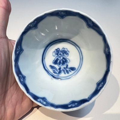 10 Chinese blue and white cups and 16 saucers, Kangxi and later — foto 41