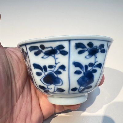 10 Chinese blue and white cups and 16 saucers, Kangxi and later — foto 74