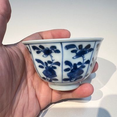 10 Chinese blue and white cups and 16 saucers, Kangxi and later — foto 75