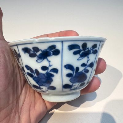 10 Chinese blue and white cups and 16 saucers, Kangxi and later — foto 76