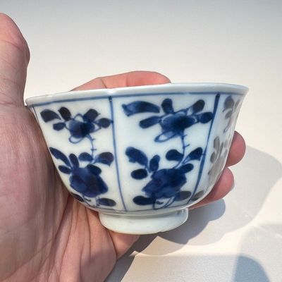 10 Chinese blue and white cups and 16 saucers, Kangxi and later — foto 77