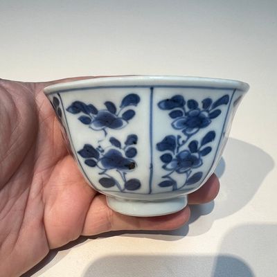10 Chinese blue and white cups and 16 saucers, Kangxi and later — foto 80