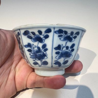 10 Chinese blue and white cups and 16 saucers, Kangxi and later — foto 81
