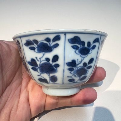 10 Chinese blue and white cups and 16 saucers, Kangxi and later — foto 82
