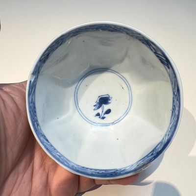 10 Chinese blue and white cups and 16 saucers, Kangxi and later — foto 84
