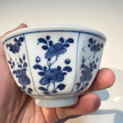 10 Chinese blue and white cups and 16 saucers, Kangxi and later — foto 87