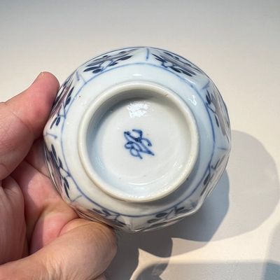 10 Chinese blue and white cups and 16 saucers, Kangxi and later — foto 88