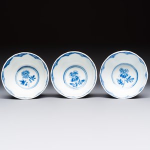 10 Chinese blue and white cups and 16 saucers, Kangxi and later — foto 14