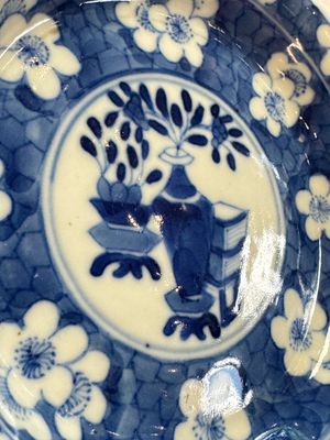 11 Chinese blue and white cups and 10 saucers, Kangxi and jade marks, 18/19th C. — photo 7