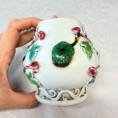 11 Chinese famille rose wares, one with gilt-bronze mounts — 照片 22