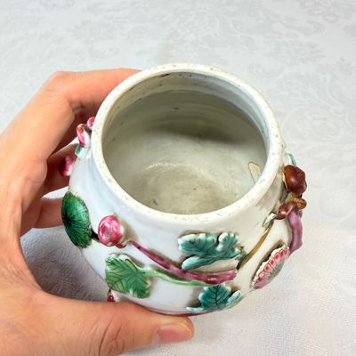 11 Chinese famille rose wares, one with gilt-bronze mounts — 照片 24