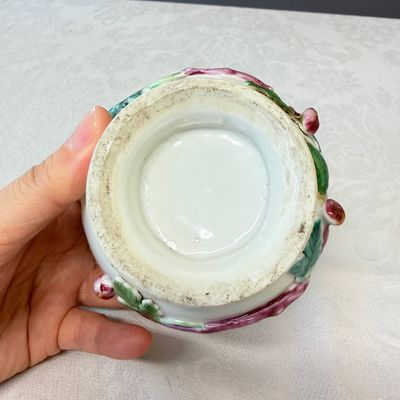 11 Chinese famille rose wares, one with gilt-bronze mounts — 照片 25