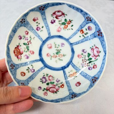 11 Chinese famille rose wares, one with gilt-bronze mounts — 照片 43