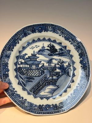 11 Chinese Imari-style and blue and white wares, Yongzheng/Qianlong — foto 30