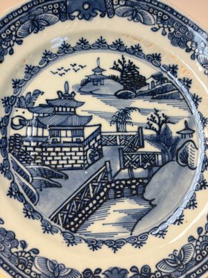 11 Chinese Imari-style and blue and white wares, Yongzheng/Qianlong — foto 35