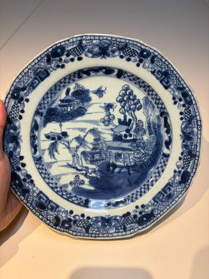 11 Chinese Imari-style and blue and white wares, Yongzheng/Qianlong — foto 40