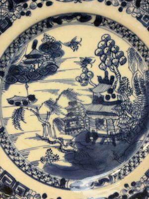 11 Chinese Imari-style and blue and white wares, Yongzheng/Qianlong — foto 41