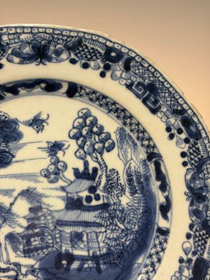 11 Chinese Imari-style and blue and white wares, Yongzheng/Qianlong — foto 42
