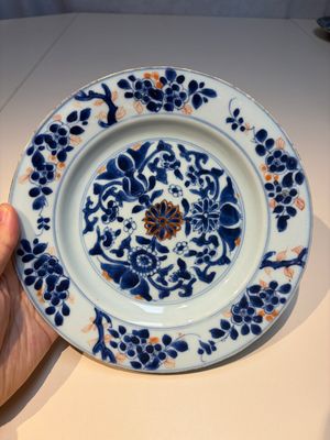 11 Chinese Imari-style and blue and white wares, Yongzheng/Qianlong — foto 51