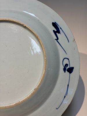 11 Chinese Imari-style and blue and white wares, Yongzheng/Qianlong — foto 68