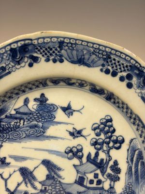 11 Chinese Imari-style and blue and white wares, Yongzheng/Qianlong — foto 73