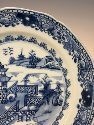 11 Chinese Imari-style and blue and white wares, Yongzheng/Qianlong — foto 83