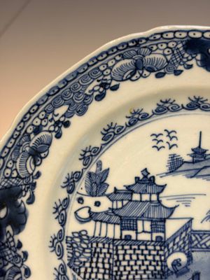 11 Chinese Imari-style and blue and white wares, Yongzheng/Qianlong — foto 85