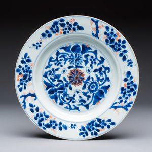 11 Chinese Imari-style and blue and white wares, Yongzheng/Qianlong — foto 8
