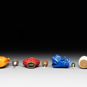 11 Chinese lacquer, carved stone and porcelain wares,  20th C. — photo 15