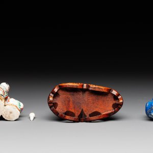 11 Chinese lacquer, carved stone and porcelain wares,  20th C. — photo 9