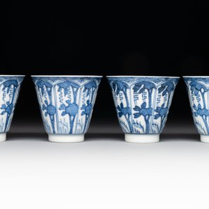 11 Japanese blue and white cups and 12 saucers with floral design, Chenghua mark, Meiji, 19th C. — photo 11
