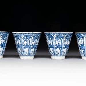 11 Japanese blue and white cups and 12 saucers with floral design, Chenghua mark, Meiji, 19th C. — photo 14