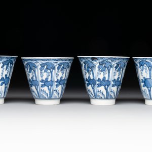 11 Japanese blue and white cups and 12 saucers with floral design, Chenghua mark, Meiji, 19th C. — photo 15