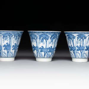 11 Japanese blue and white cups and 12 saucers with floral design, Chenghua mark, Meiji, 19th C. — photo 18