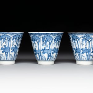 11 Japanese blue and white cups and 12 saucers with floral design, Chenghua mark, Meiji, 19th C. — photo 19