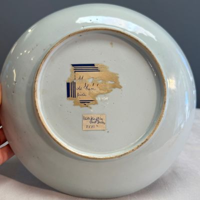 A Chinese famille rose armorial dish with the arms of Goos de Ghyseghem, Vecquemans and Golbeau for the Belgian market — photo 9