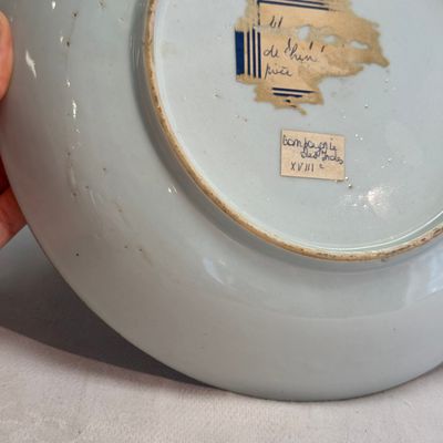 A Chinese famille rose armorial dish with the arms of Goos de Ghyseghem, Vecquemans and Golbeau for the Belgian market — photo 10
