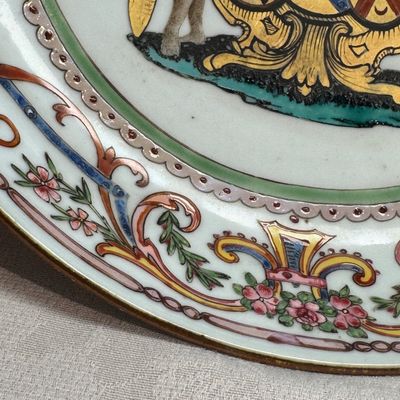 A Chinese famille rose armorial dish with the arms of Goos de Ghyseghem, Vecquemans and Golbeau for the Belgian market — photo 8