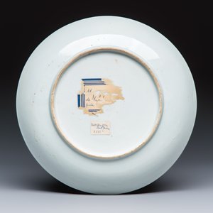 A Chinese famille rose armorial dish with the arms of Goos de Ghyseghem, Vecquemans and Golbeau for the Belgian market — photo 2