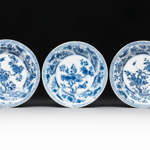 12 Chinese blue and white cups and 11 saucers with birds among flowering branches, Kangxi — foto 9