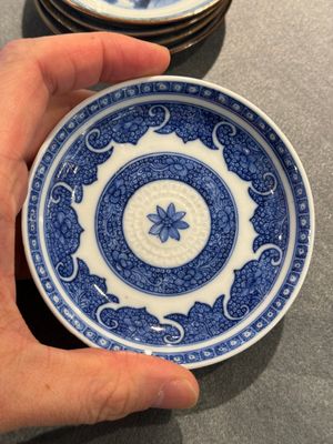 12 Chinese blue and white cups and 13 saucers, including capucin-brown glazed, Kangxi/Qianlong — 照片 4