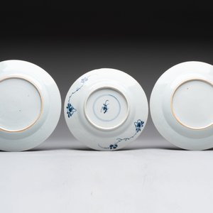 12 Chinese blue and white plates with figural and floral design, 18th C. — 照片 3
