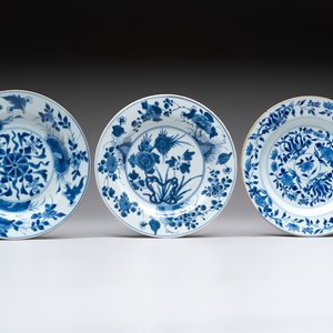12 Chinese blue and white plates with figural and floral design, 18th C. — 照片 4