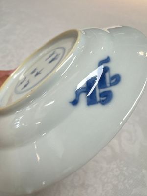 12 Chinese blue and white saucers with figural design, lingzhi and Chenghua marks, Kangxi — photo 12