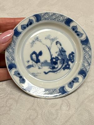 12 Chinese blue and white saucers with figural design, lingzhi and Chenghua marks, Kangxi — photo 2