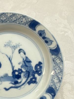 12 Chinese blue and white saucers with figural design, lingzhi and Chenghua marks, Kangxi — photo 5